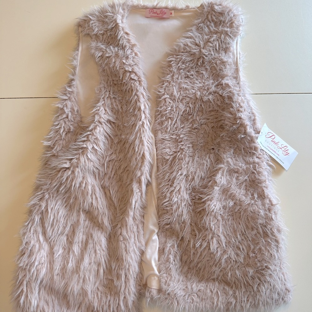 Blush pink faux fur vest NWT Pink Lily Boutique size medium